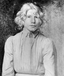 Une fille de Skagen en robe rouge